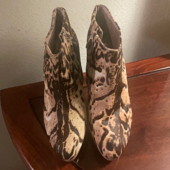 Vince Camuto Calf Hair Bootie Sz 10 - Picture 1 of 10
